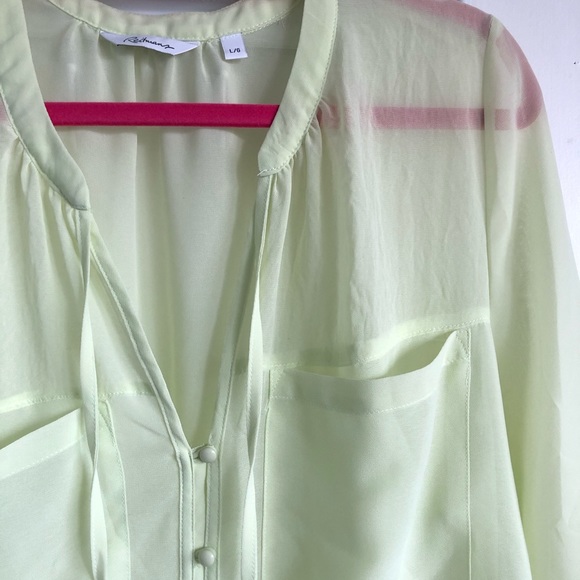 🎁3/$30 Reitmans sheer top - Picture 1 of 3